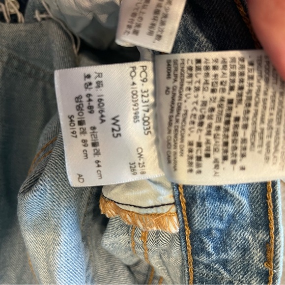 Levi 501 Jean shorts - Picture 4 of 4